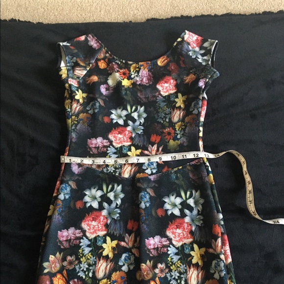 Adorable Floral Dress - Picture 4 of 6